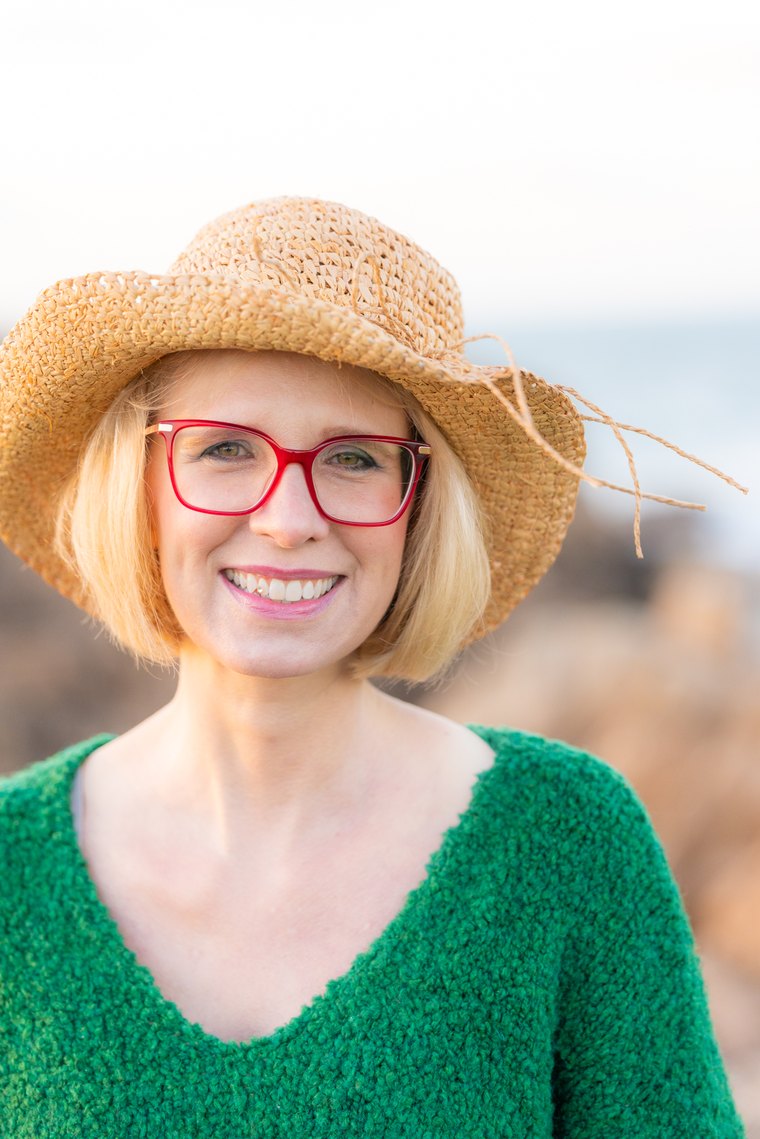 Dr. Claudia Kanitz an der Küste